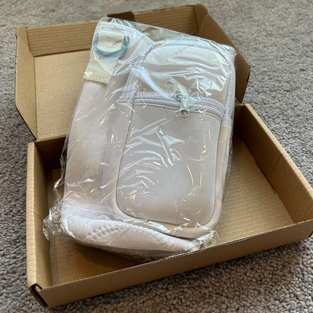 NEW! Stanley 40oz Carry bag with strap and pocket.